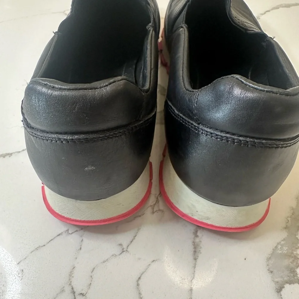 PRADA - Picture 8 of 10